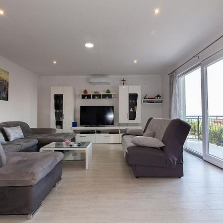 Navis Sea View Apartment With Pool Макарска Экстерьер фото