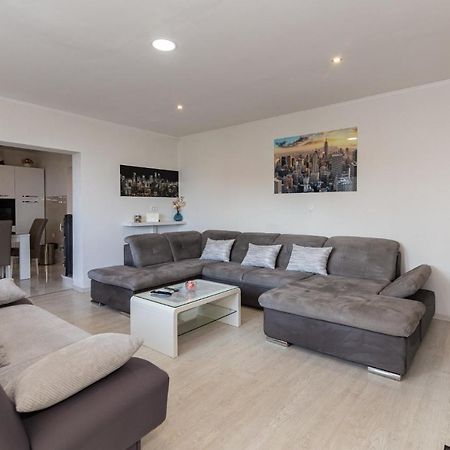 Navis Sea View Apartment With Pool Макарска Экстерьер фото