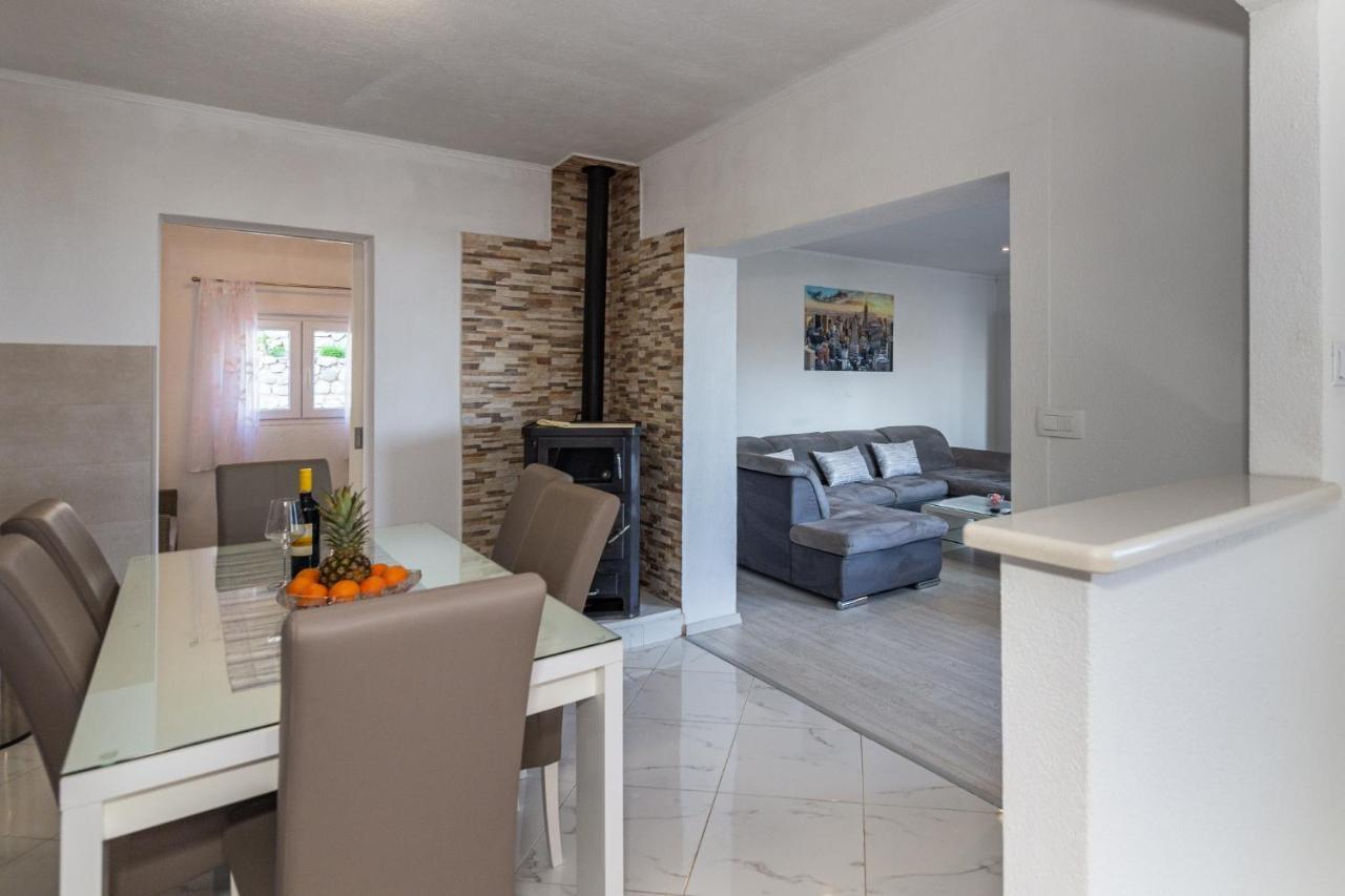 Navis Sea View Apartment With Pool Макарска Экстерьер фото