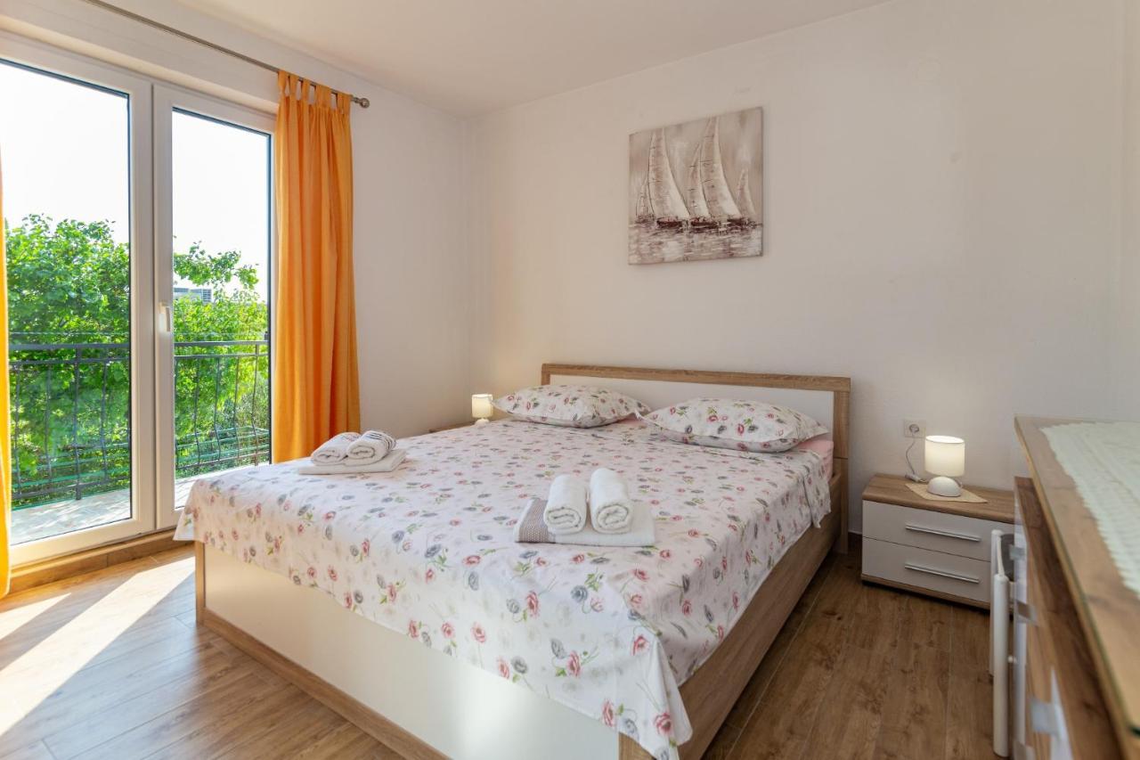 Navis Sea View Apartment With Pool Макарска Экстерьер фото