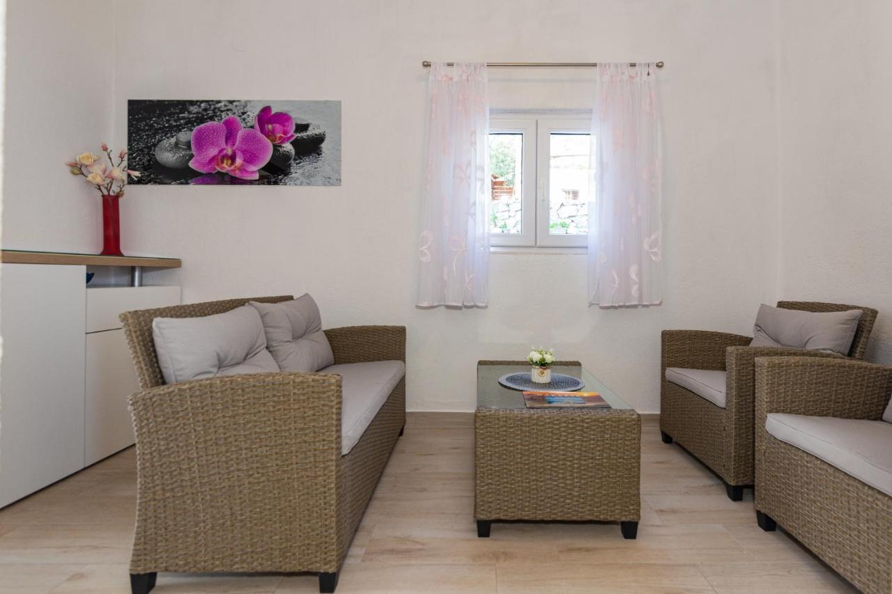 Navis Sea View Apartment With Pool Макарска Экстерьер фото