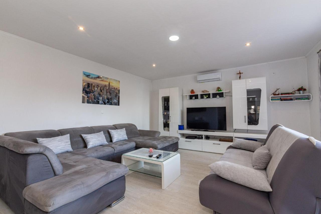 Navis Sea View Apartment With Pool Макарска Экстерьер фото