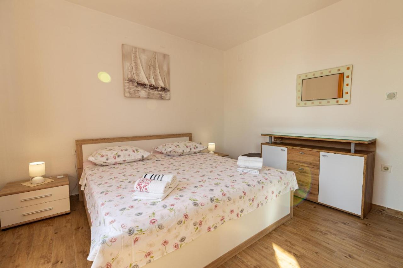 Navis Sea View Apartment With Pool Макарска Экстерьер фото