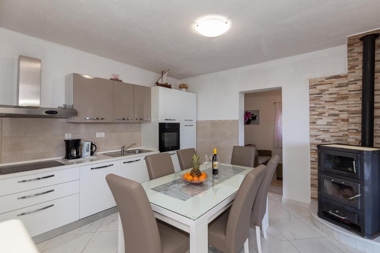 Navis Sea View Apartment With Pool Макарска Экстерьер фото
