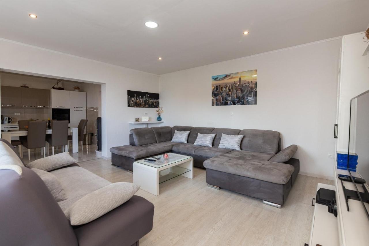 Navis Sea View Apartment With Pool Макарска Экстерьер фото