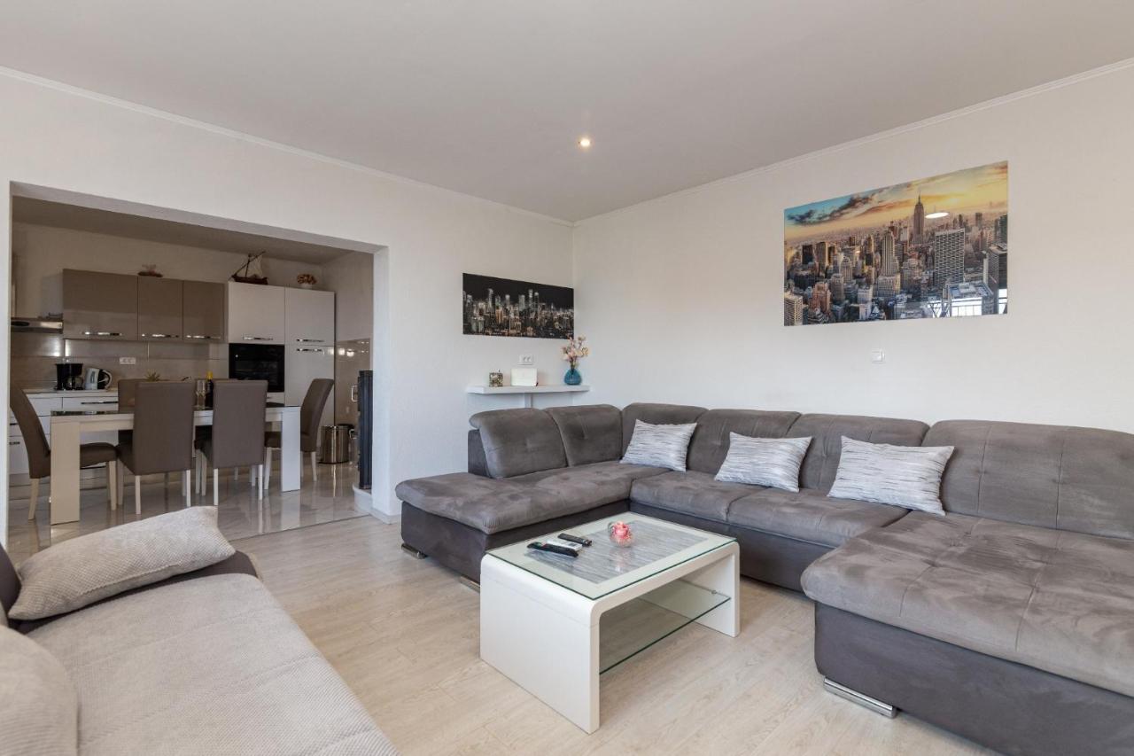 Navis Sea View Apartment With Pool Макарска Экстерьер фото