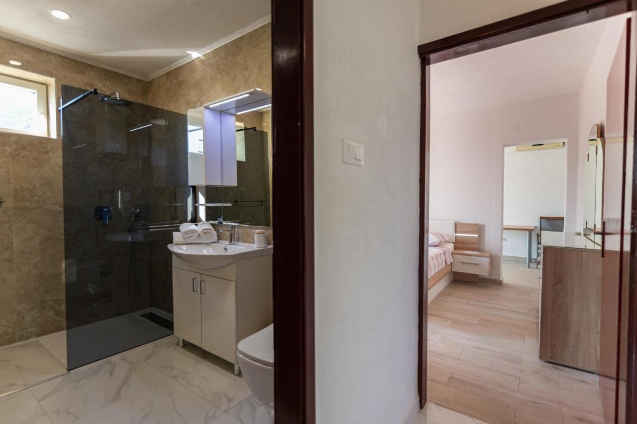 Navis Sea View Apartment With Pool Макарска Экстерьер фото